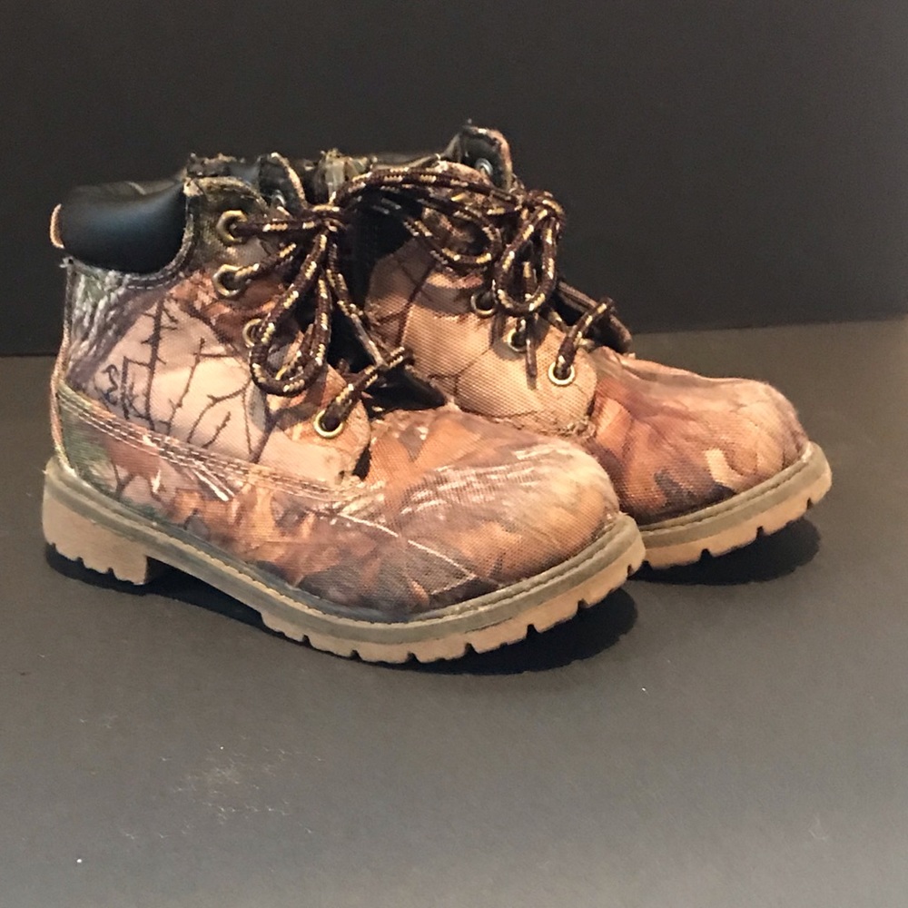 Boys Lightly Worn Camouflage Lace Up Hunting Boots